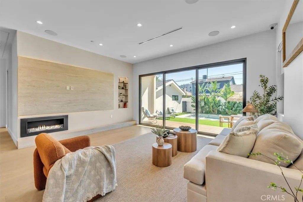 Photo of 11956 Collins Street, Valley Village, CA 91607 (MLS # SR26052189)