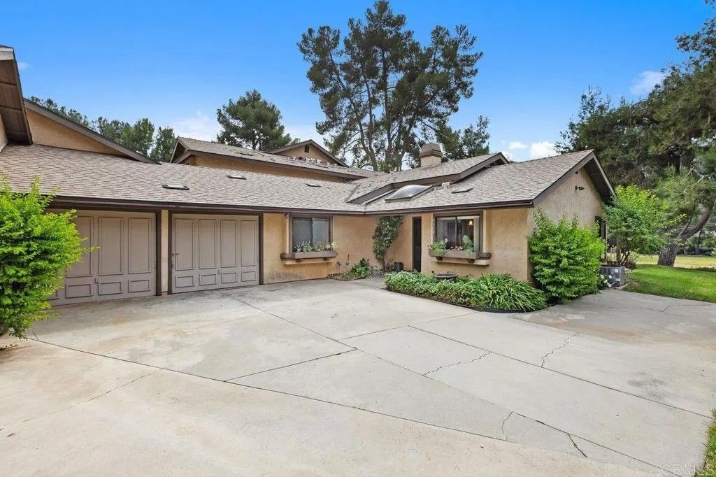 Photo of 4119 Oak Island Lane, Fallbrook, CA 92028 (MLS # NDP2509839)
