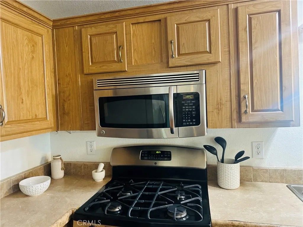 Photo of 38384 Via Escarlata, Murrieta, CA 92563 (MLS # SW26087312)