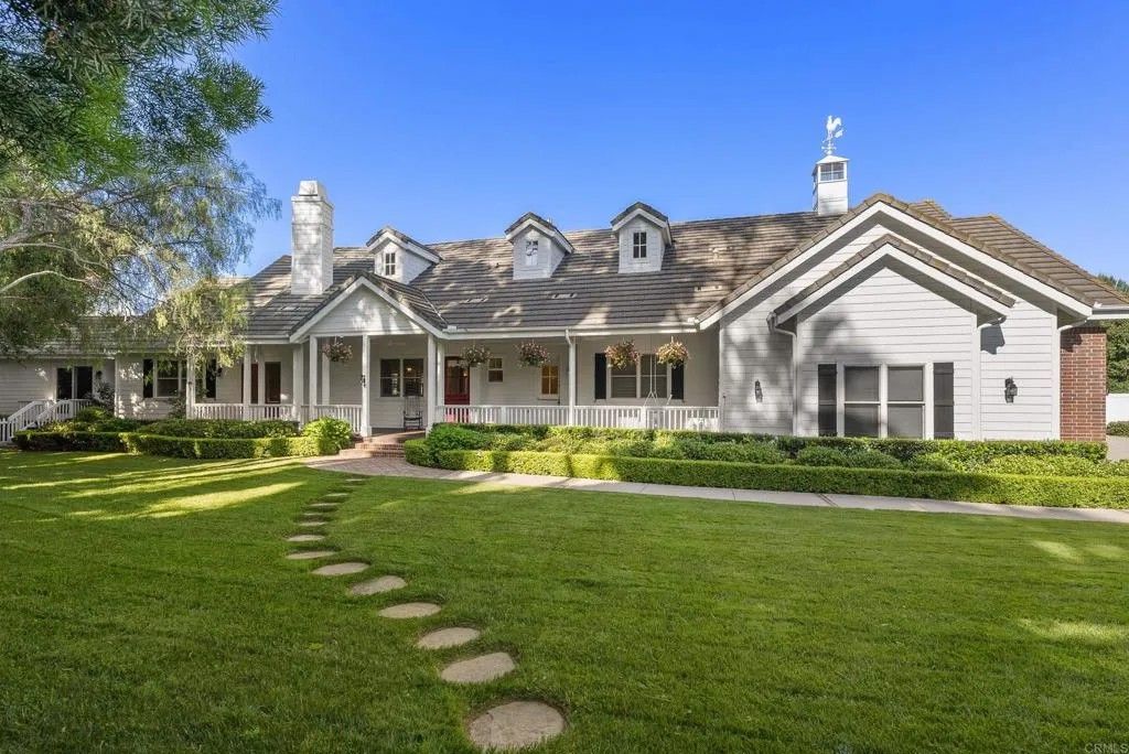 Photo of 16631 Valle Verde Rd, Poway, CA 92064 (MLS # NDP2603439)