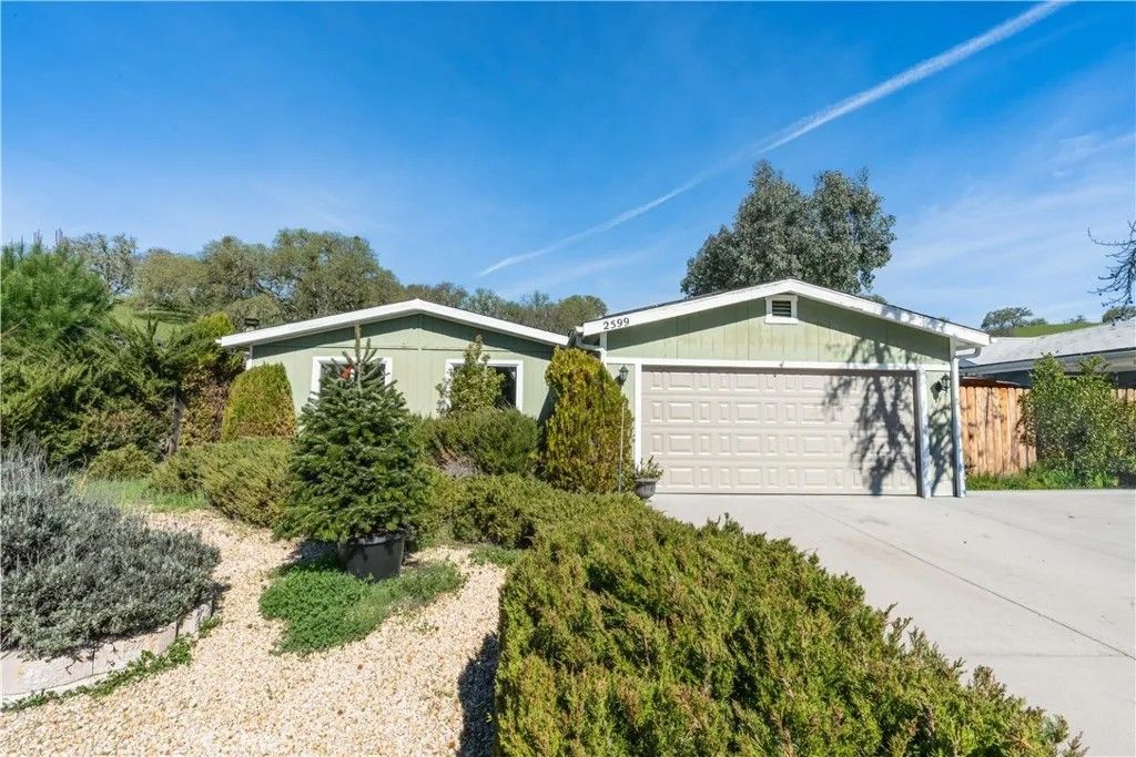 Photo of 2599 Bridle Trail, Paso Robles, CA 93446 (MLS # NS26044057)