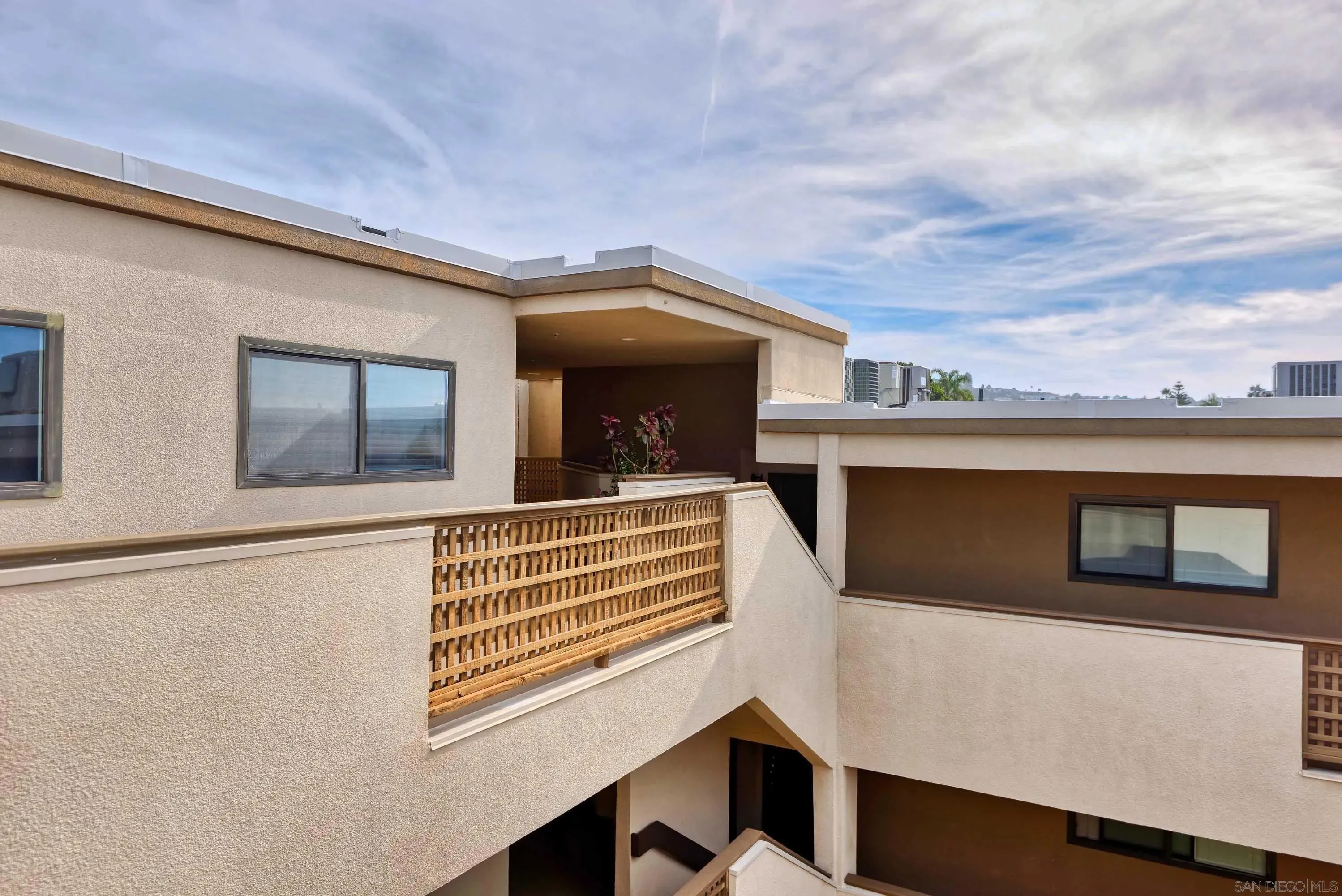 La Jolla, California 92037, United States, 2 Bedrooms Bedrooms, ,2 BathroomsBathrooms,Residential,Active,250355
