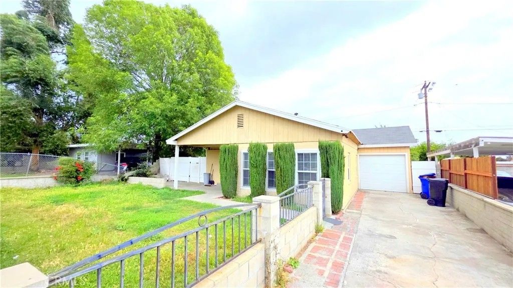 Photo of 1854 Citrus View Avenue, Duarte, CA 91010 (MLS # TR26091101)