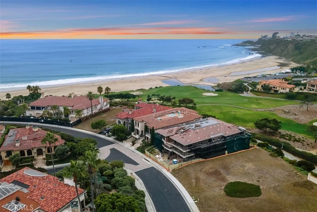 14 Ritz Cove