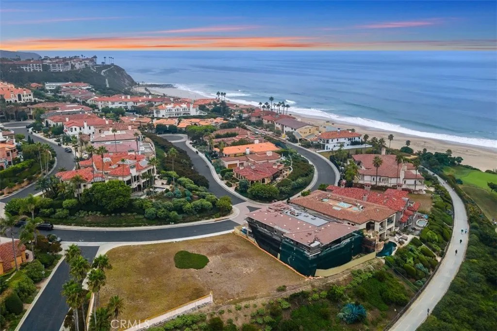 14 Ritz Cove