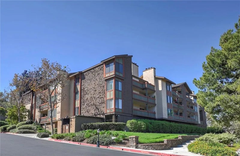 2516 E Willow 203