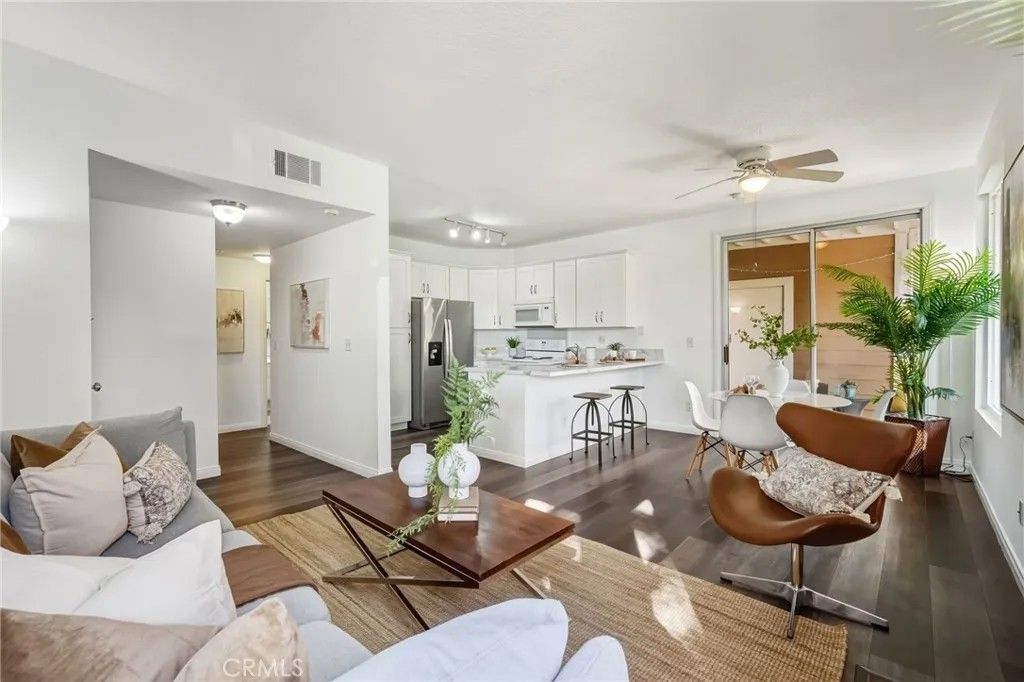 Photo of 2426 Pleasant Way #E, Thousand Oaks, CA 91362 (MLS # SR26014566)