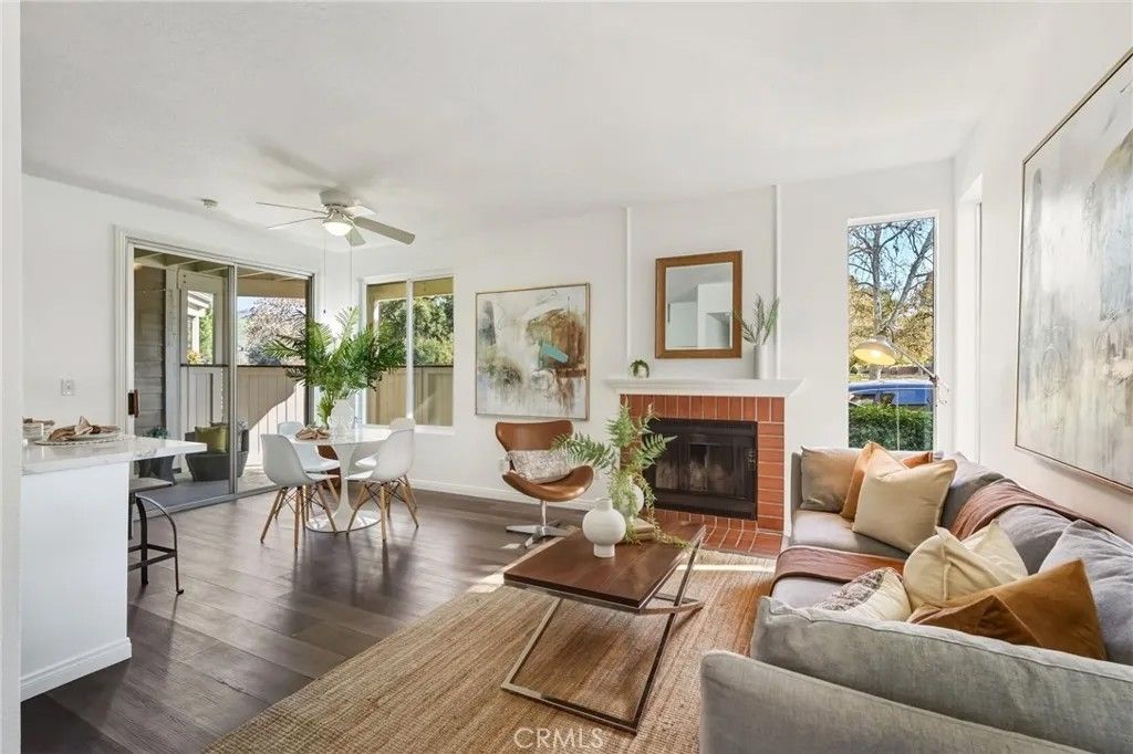 Photo of 2426 Pleasant Way #E, Thousand Oaks, CA 91362 (MLS # SR26014566)