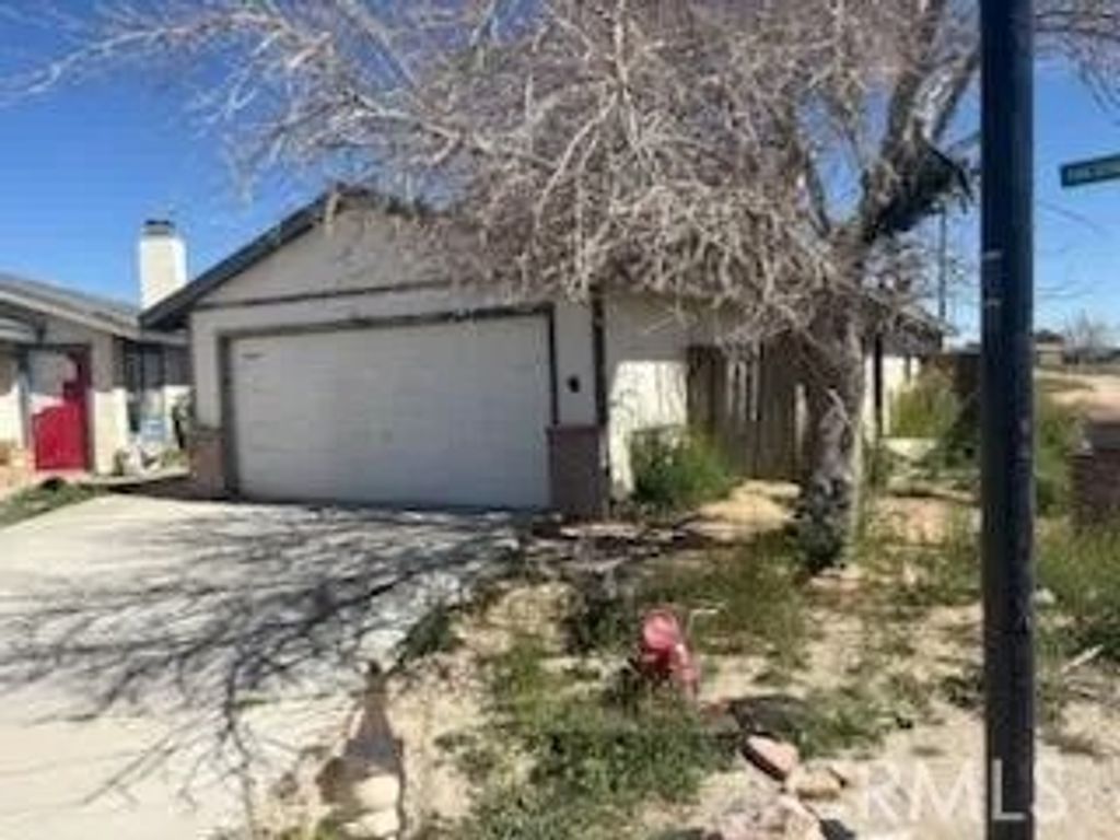 Photo of 9231 N Loop Blvd, California City, CA 93505 (MLS # DW26055269)