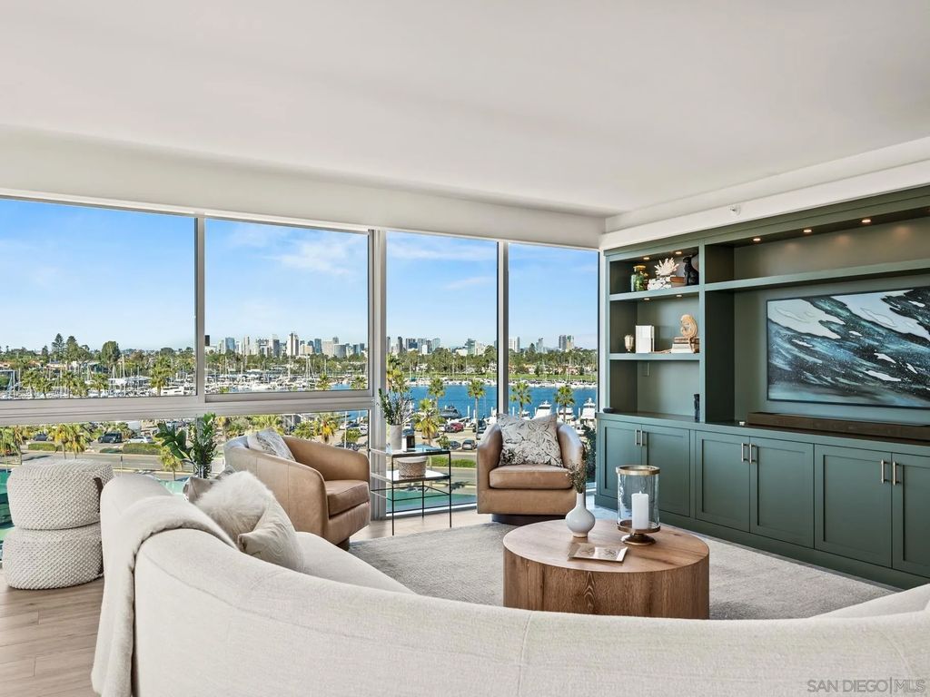 Photo of 1750 Avenida Del Mundo #404, Coronado, CA 92118 (MLS # 2601127)