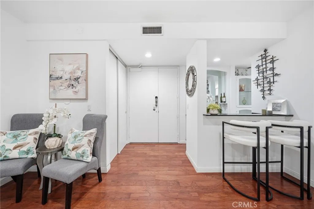 4477 Wilshire