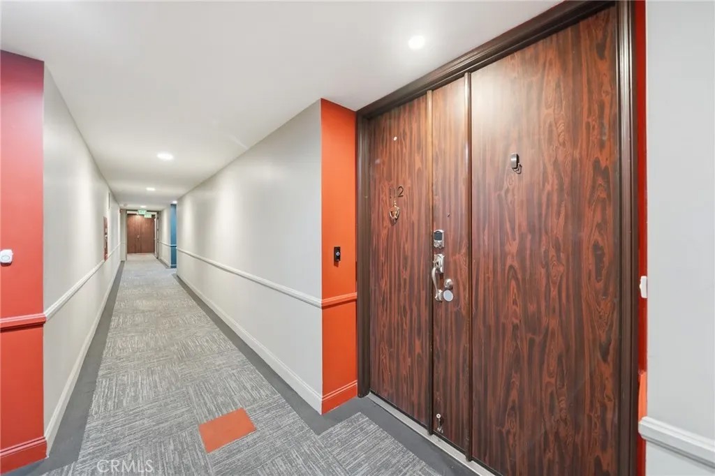 4477 Wilshire