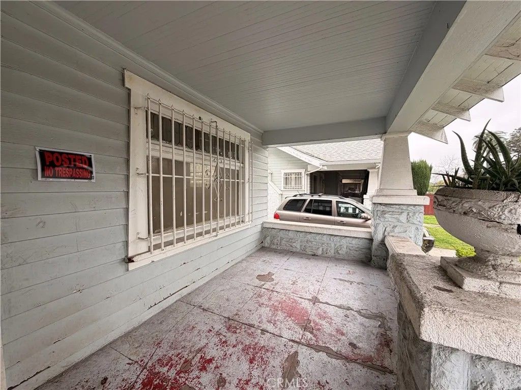 Photo of 1040 W 45th Street, Los Angeles, CA 90037 (MLS # NP26053394)