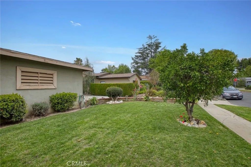Photo of 5747 Bevis Avenue, Sherman Oaks, CA 91411 (MLS # SR26036327)