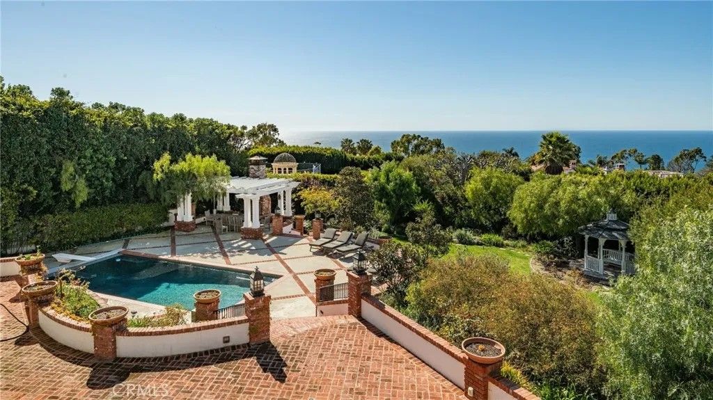 Photo of 1409 Via Arco, Palos Verdes Estates, CA 90274 (MLS # SB26095503)