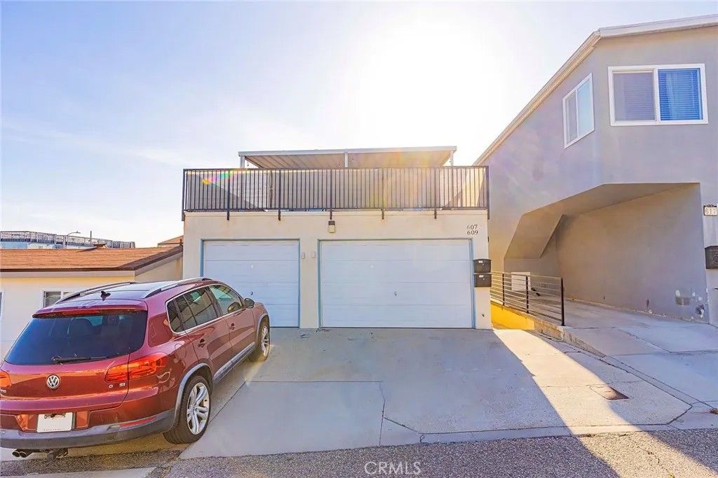 Photo of 607 Loma Dr, Hermosa Beach, CA 90254 (MLS # SB26086729)
