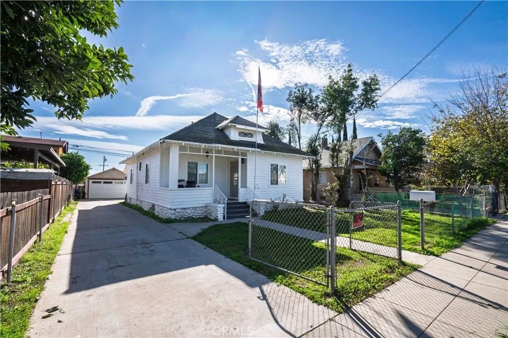 Photo of 730 W 9th St, Pomona, CA 91766 (MLS # SR26017055)