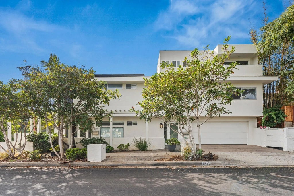 Photo of 440 La Mesa Ave, Encinitas, CA 92024 (MLS # 260023167)