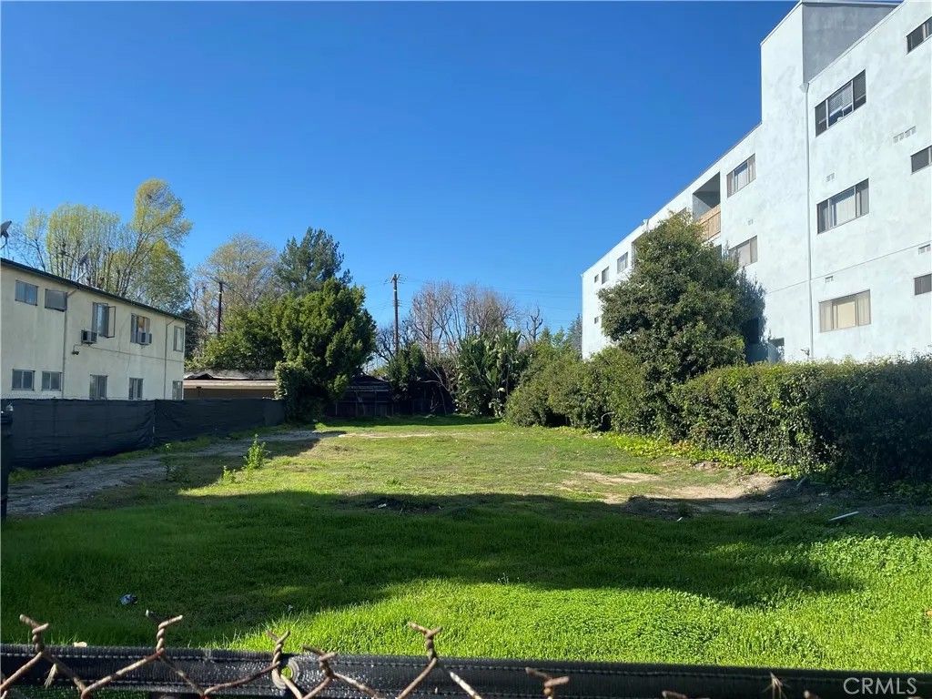 Photo of 4615 Fulton Ave, Sherman Oaks, CA 91423 (MLS # SR26076471)