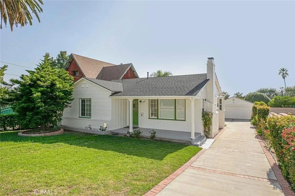 Photo of 1606 Bel Aire Drive, Glendale, CA 91201 (MLS # GD26016333)