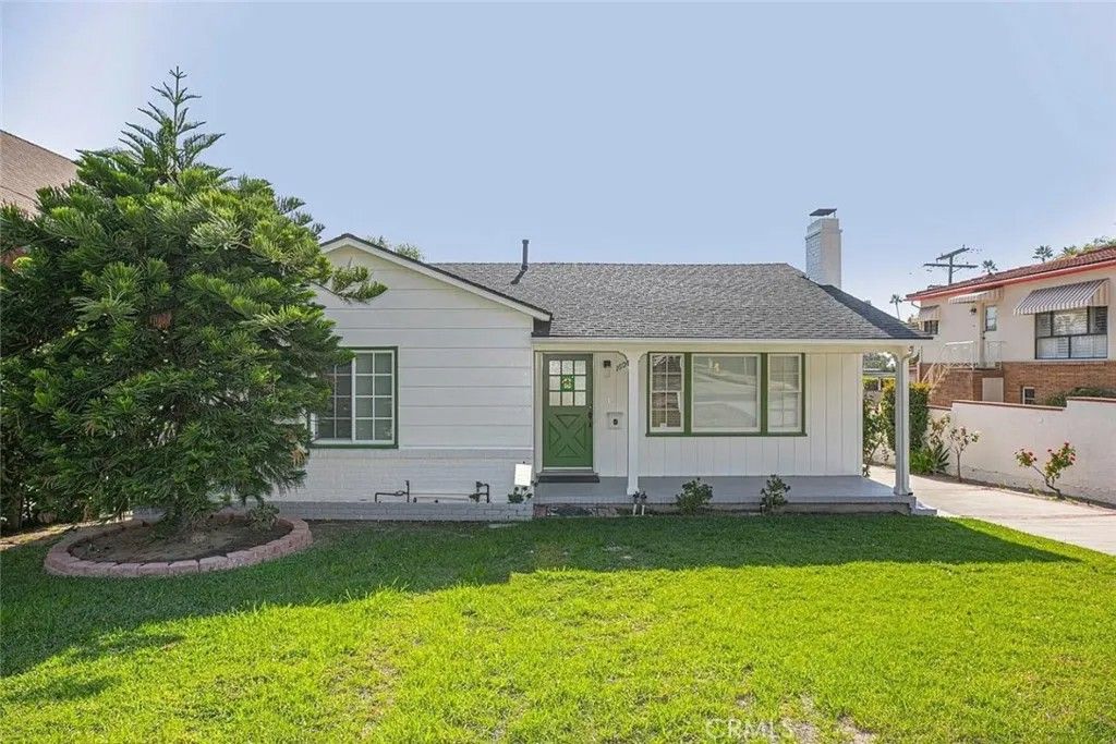 Photo of 1606 Bel Aire Drive, Glendale, CA 91201 (MLS # GD26016333)