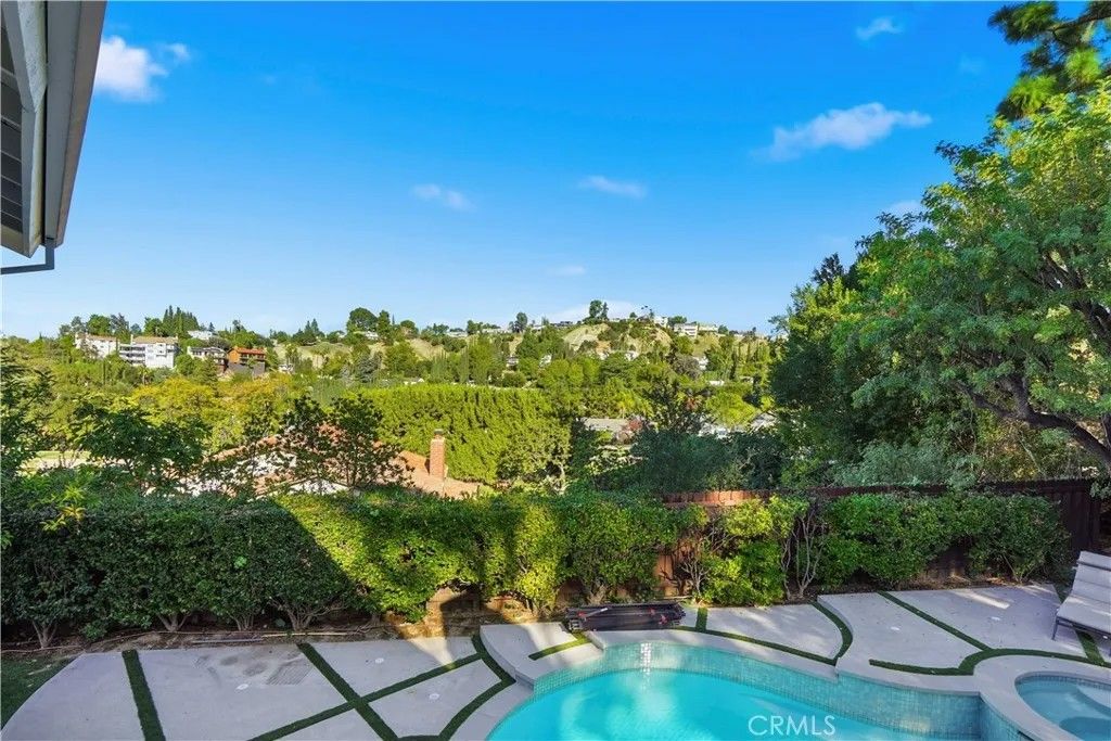 Photo of 4520 Cezanne Avenue, Woodland Hills, CA 91364 (MLS # SR25259288)