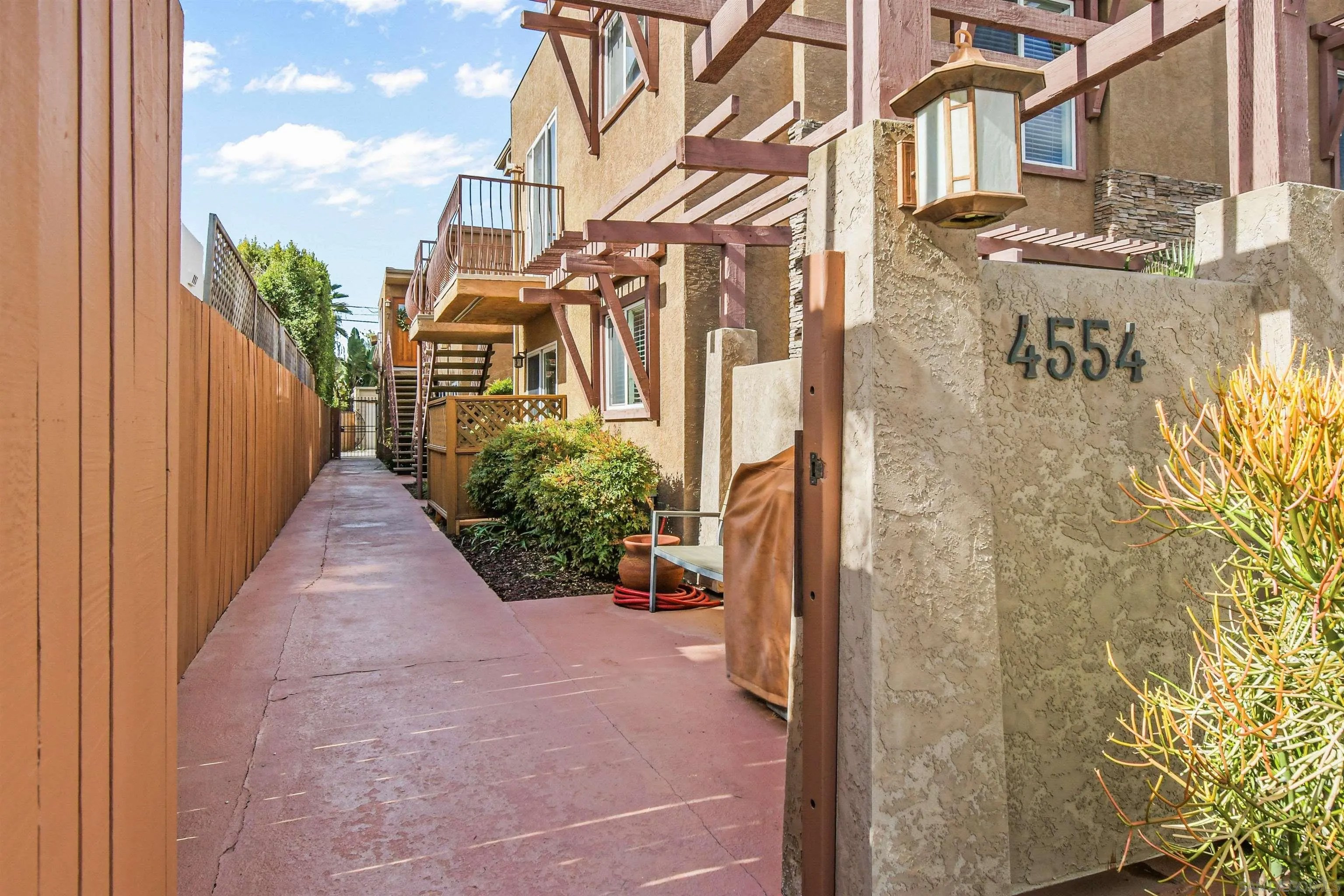 4554 Marlborough Drive 1