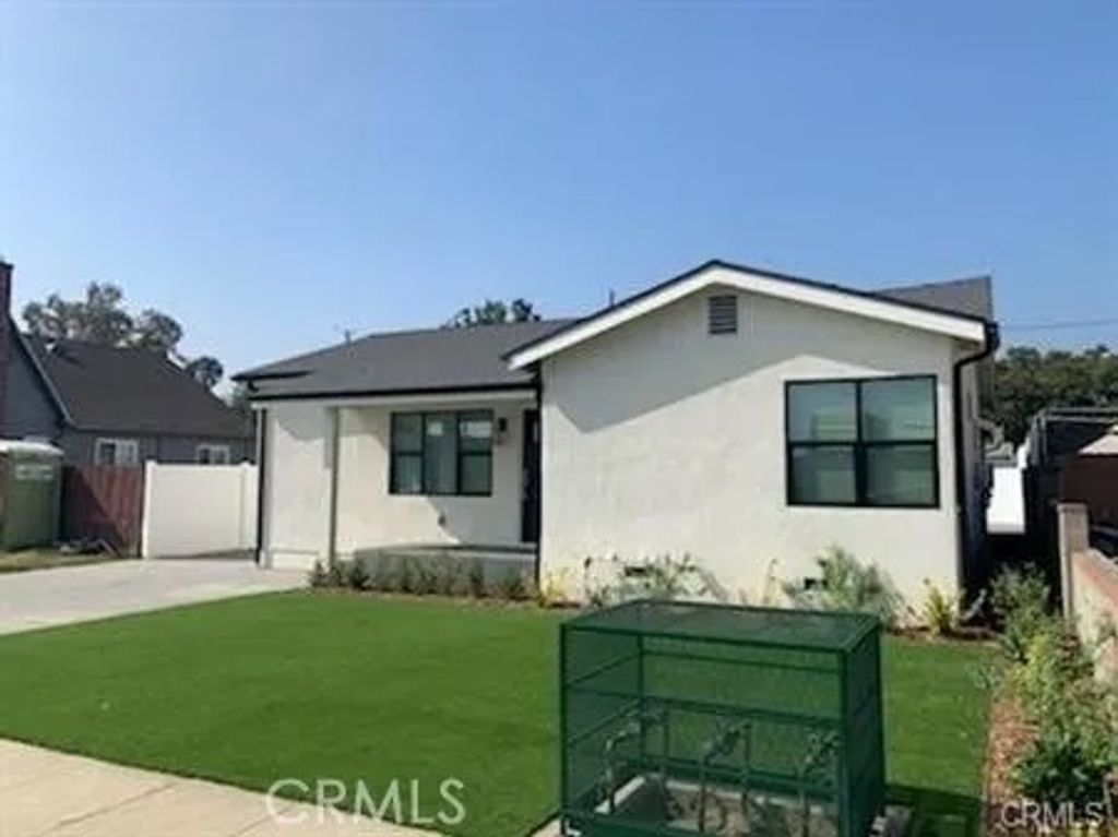 Photo of 523 N Lomita Street, Burbank, CA 91506 (MLS # BB26095937)