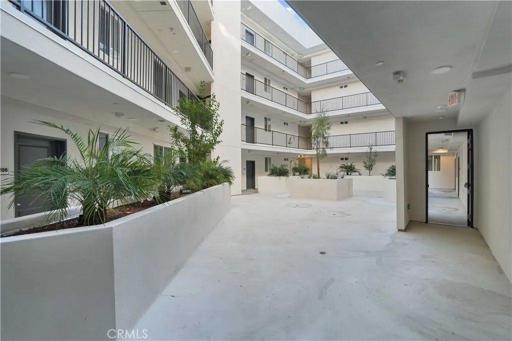 Photo of 8750 Sepulveda Boulevard #411, North Hills, CA 91343 (MLS # SR26091234)