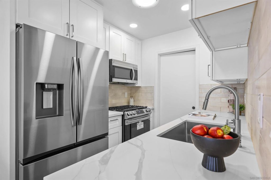 Photo of 3910 San Lorenzo Ct, Oceanside, CA 92057 (MLS # 250043526)