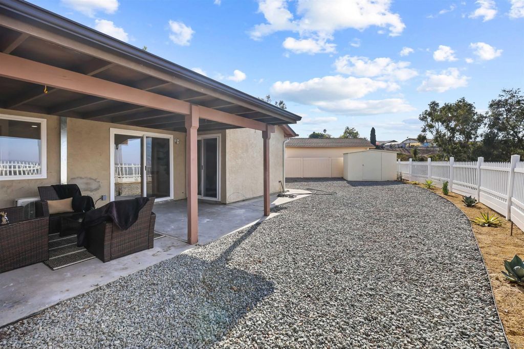 Photo of 3910 San Lorenzo Ct, Oceanside, CA 92057 (MLS # 250043526)