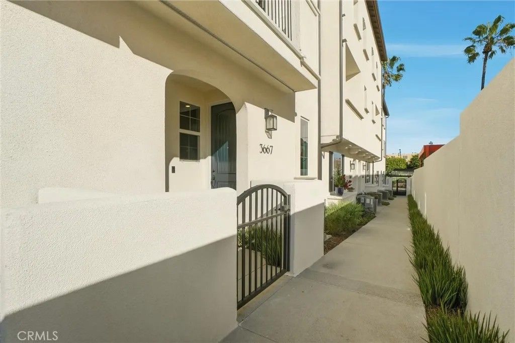 Photo of 3667 Elm Avenue, Long Beach, CA 90807 (MLS # LG26022772)