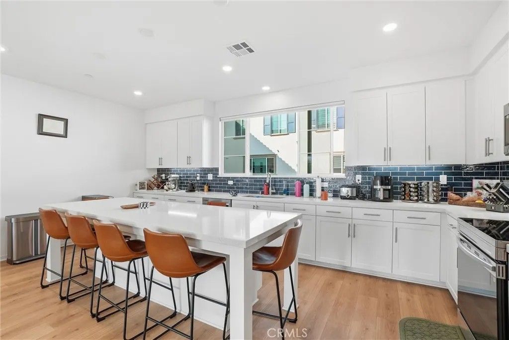 Photo of 3667 Elm Avenue, Long Beach, CA 90807 (MLS # LG26022772)