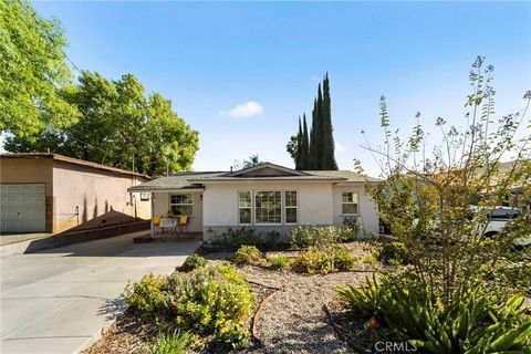 Photo of 532 W 5th St, San Dimas, CA 91773 (MLS # CV26060400)