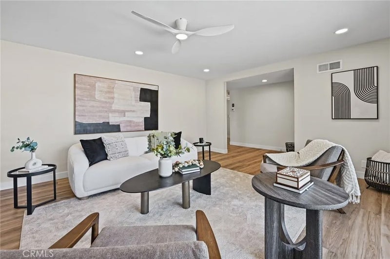 2832 E Virginia