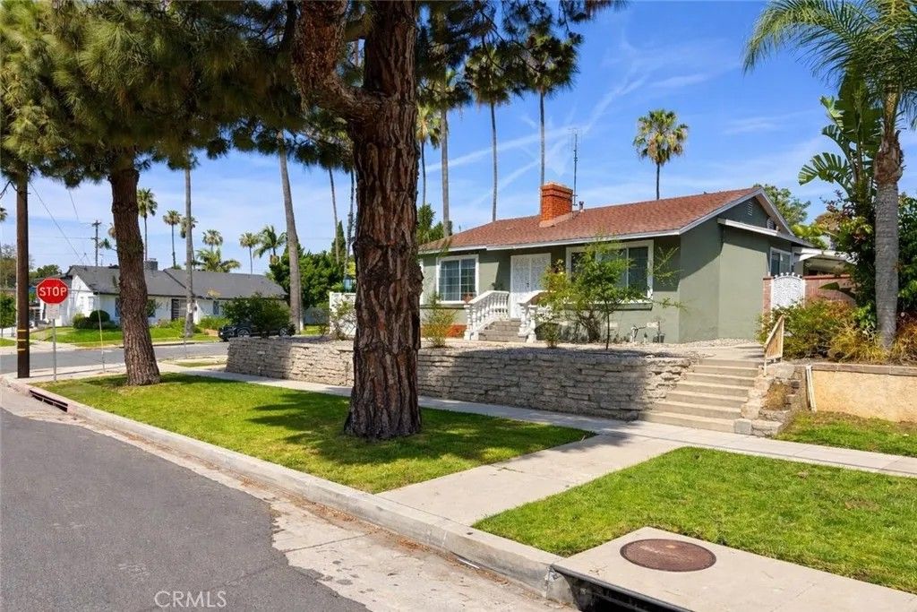 Photo of 3602 Pine Ave, Long Beach, CA 90807 (MLS # DW26062117)