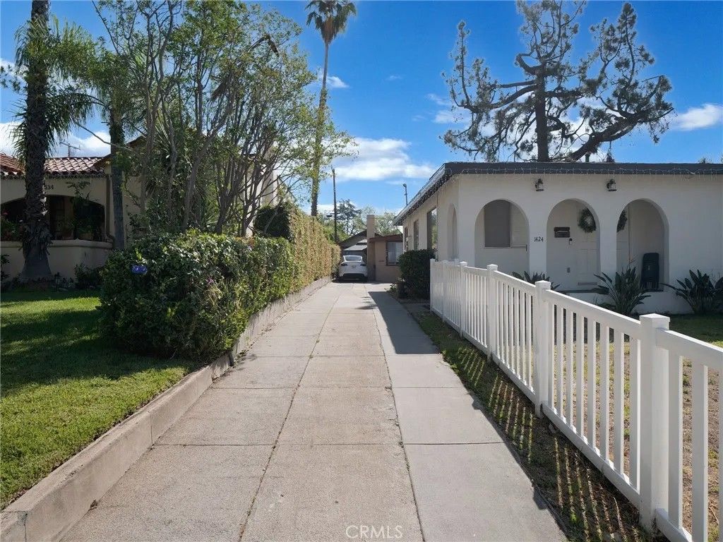 Photo of 1428 N Hill Ave, Pasadena, CA 91104 (MLS # SR26080201)