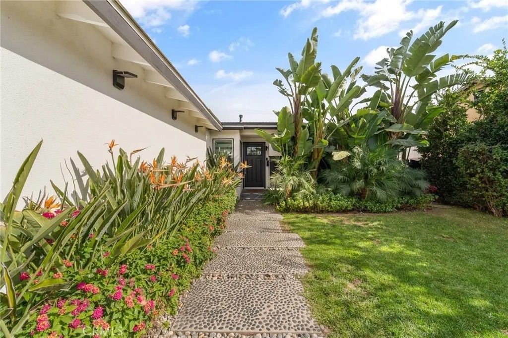 Photo of 7316 Colbath, Van Nuys, CA 91405 (MLS # SR26020782)