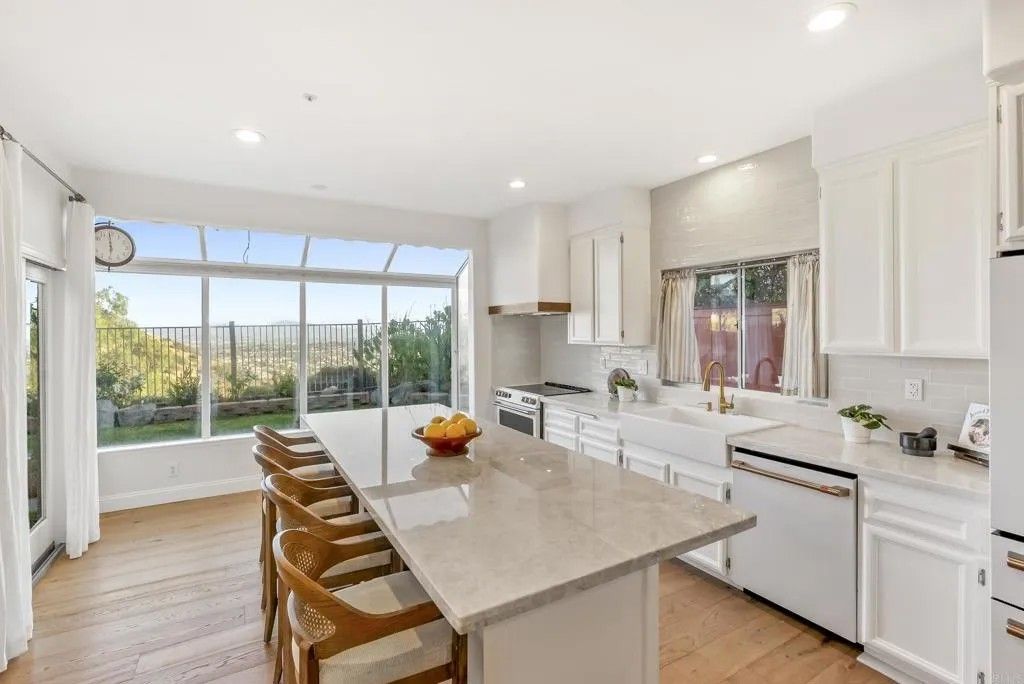 Photo of 2219 View Crest Glen, Escondido, CA 92026 (MLS # NDP2603305)