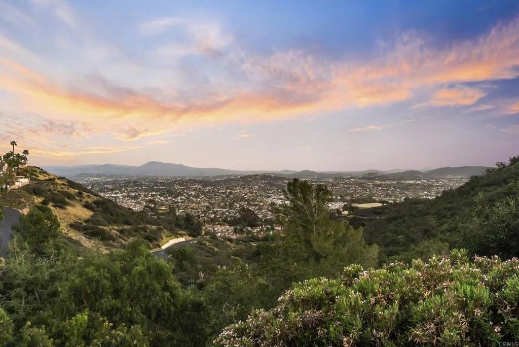 Photo of 2219 View Crest Glen, Escondido, CA 92026 (MLS # NDP2603305)