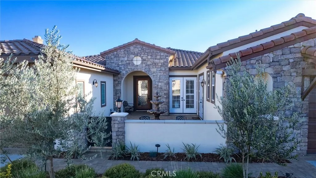 22873 Royal Adelaide Drive