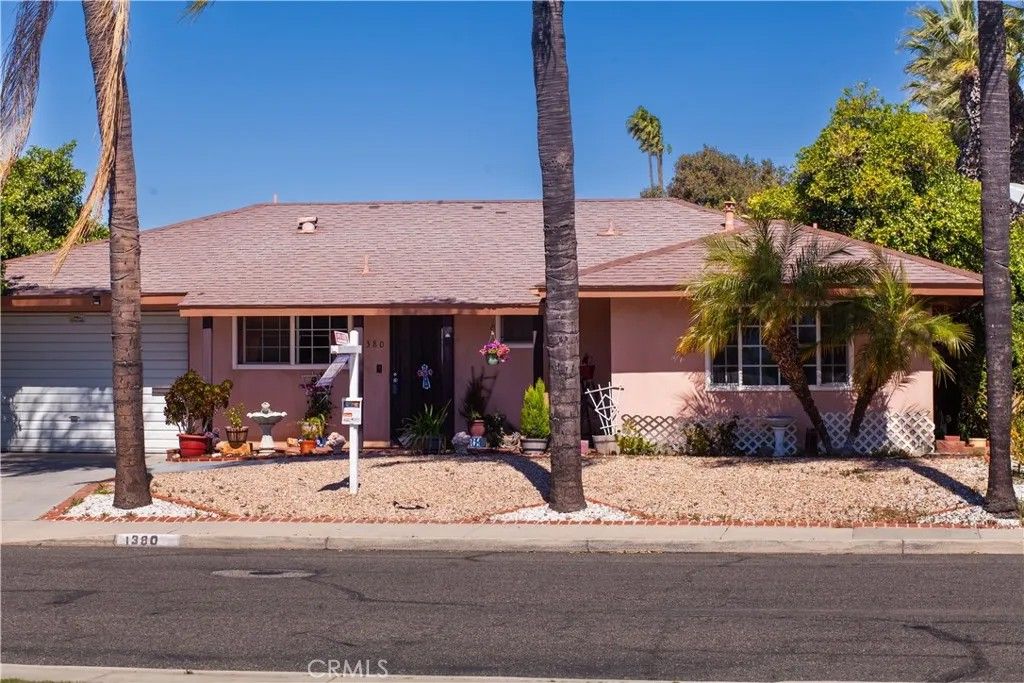 Photo of 1380 Teakwood Pl, Hemet, CA 92543 (MLS # IG26018463)