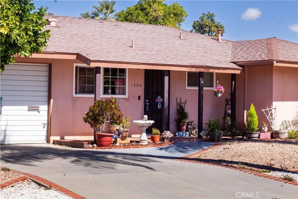 Photo of 1380 Teakwood Pl, Hemet, CA 92543 (MLS # IG26018463)