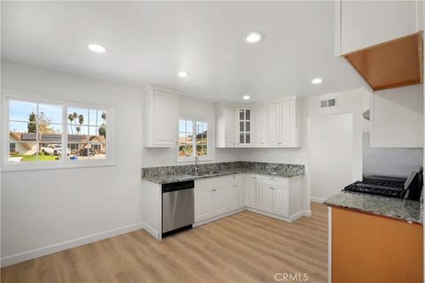 Tiny photo for 3670 Upper Terrace, Riverside, CA 92505 (MLS # IV25256679)