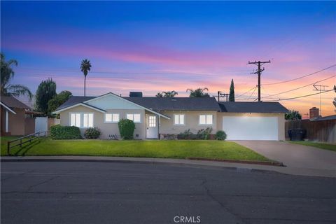 Photo of 3670 Upper Terrace, Riverside, CA 92505 (MLS # IV25256679)