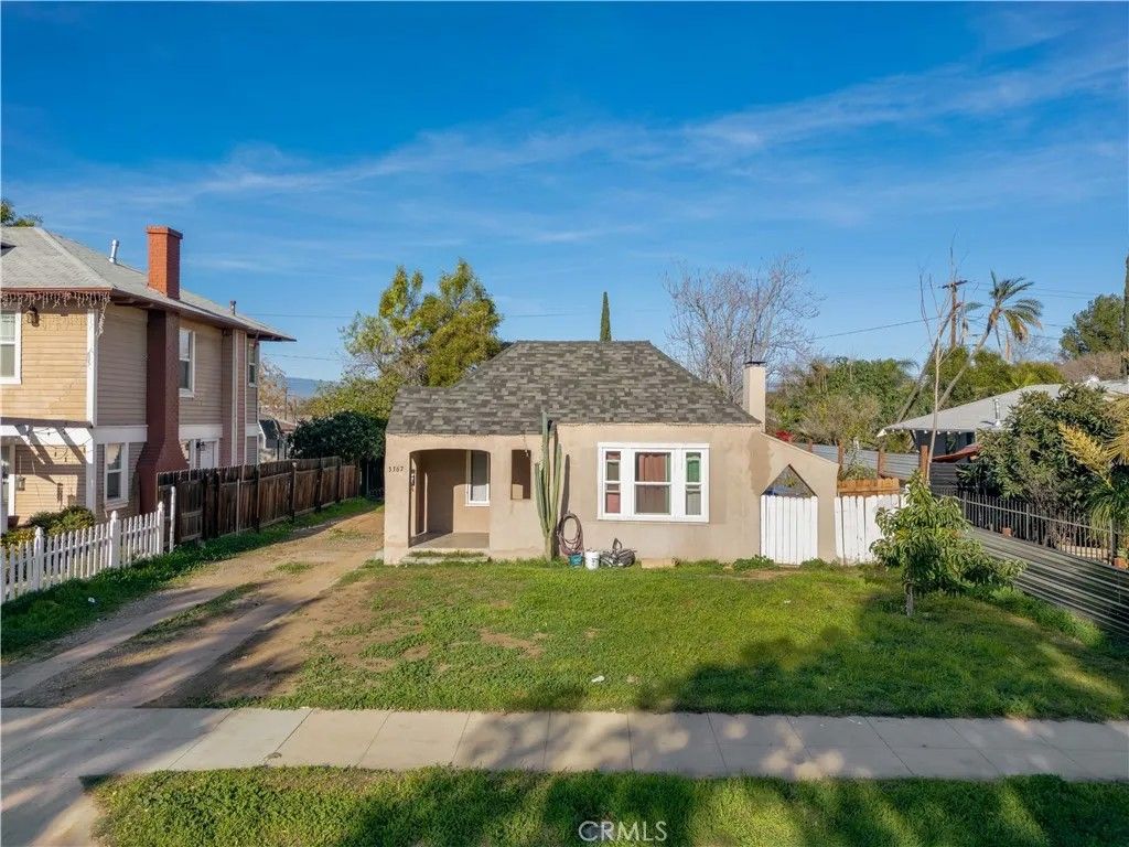 Photo of 3367 Holding St, Riverside, CA 92501 (MLS # IV26009950)