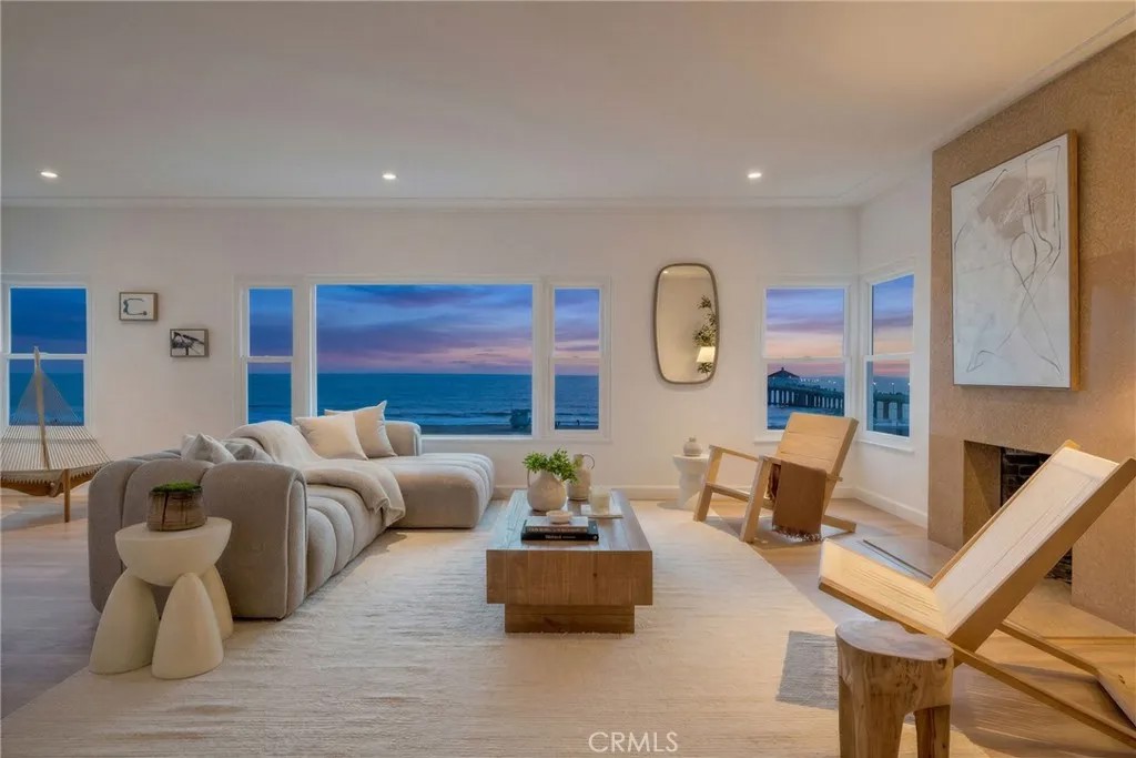 1016 The Strand