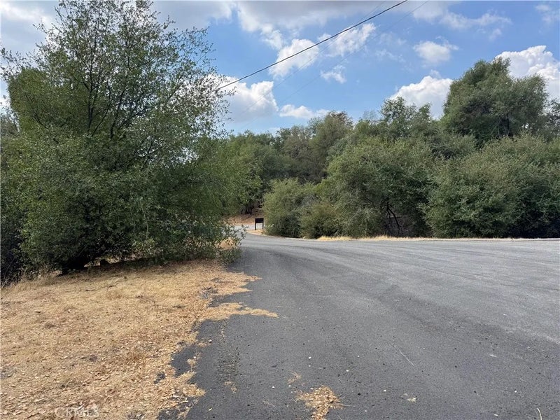 2 AC Summerhill LN