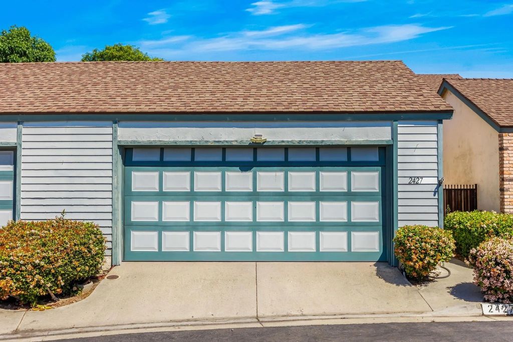 Photo of 2427 Turnbridge Gln, Escondido, CA 92027 (MLS # 260007119)