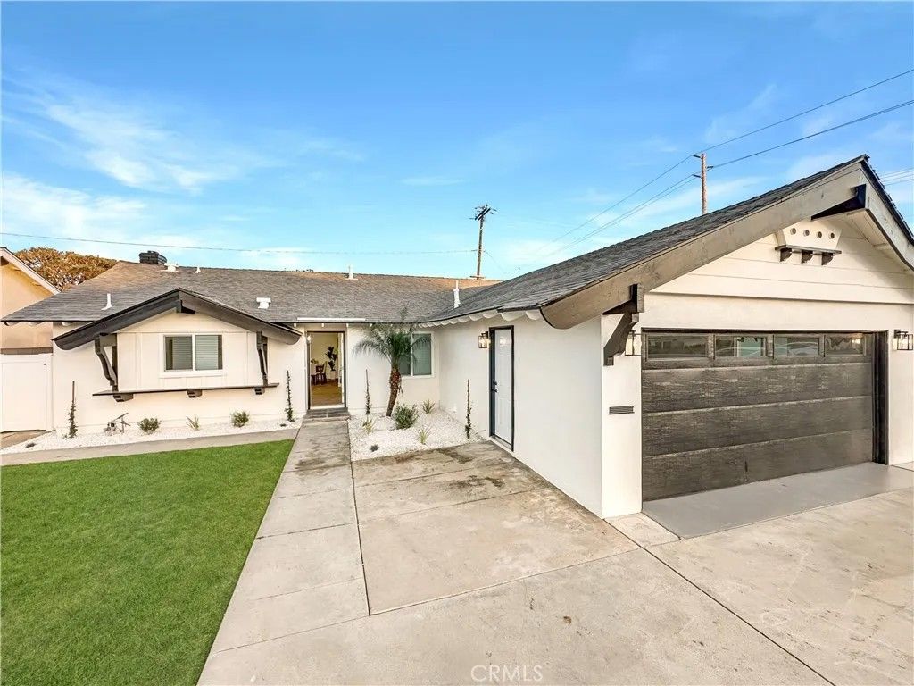 Photo of 17452 Jefferson Ln, Huntington Beach, CA 92647 (MLS # PW26021497)
